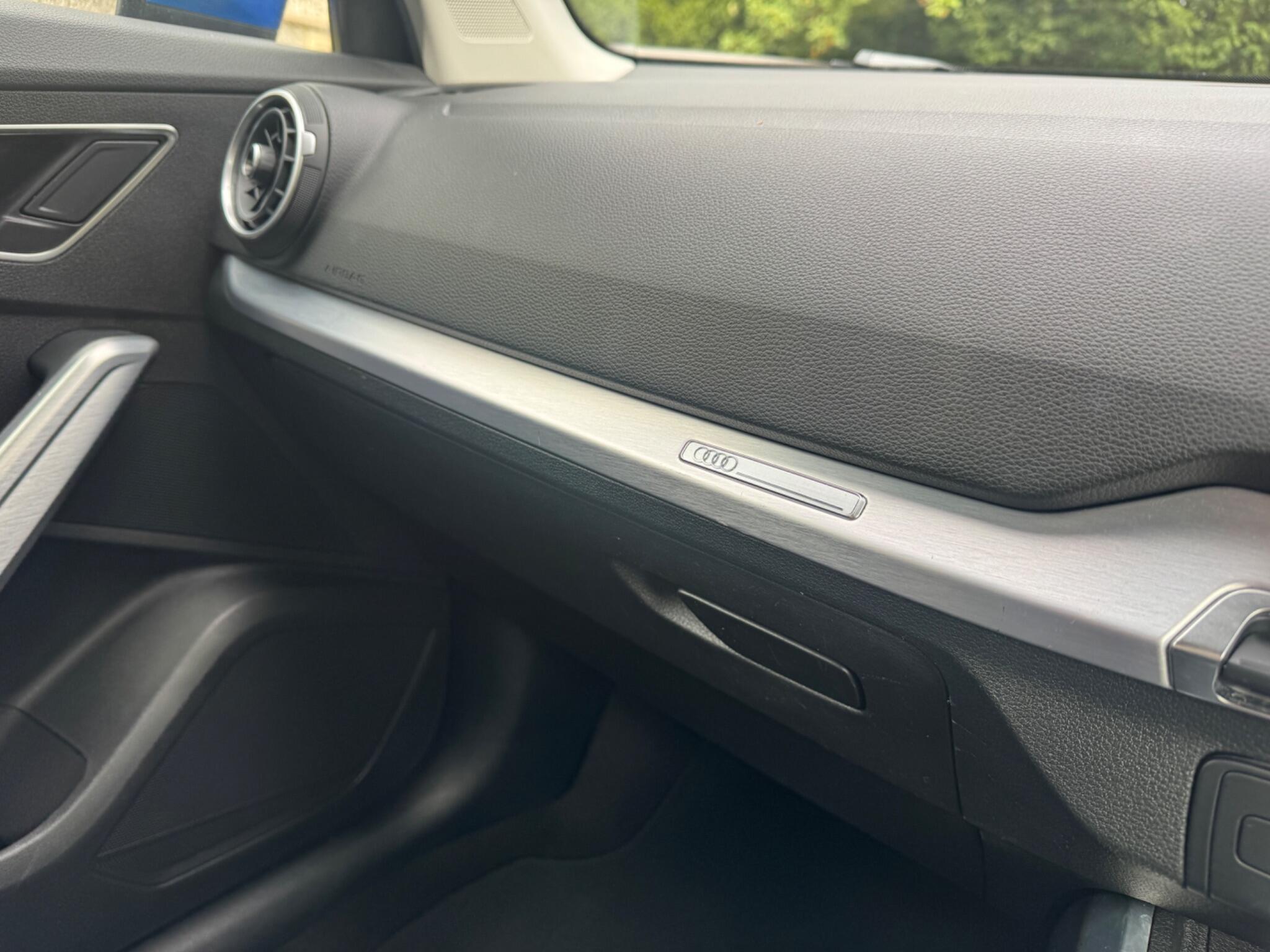 Audi Q2 view 26