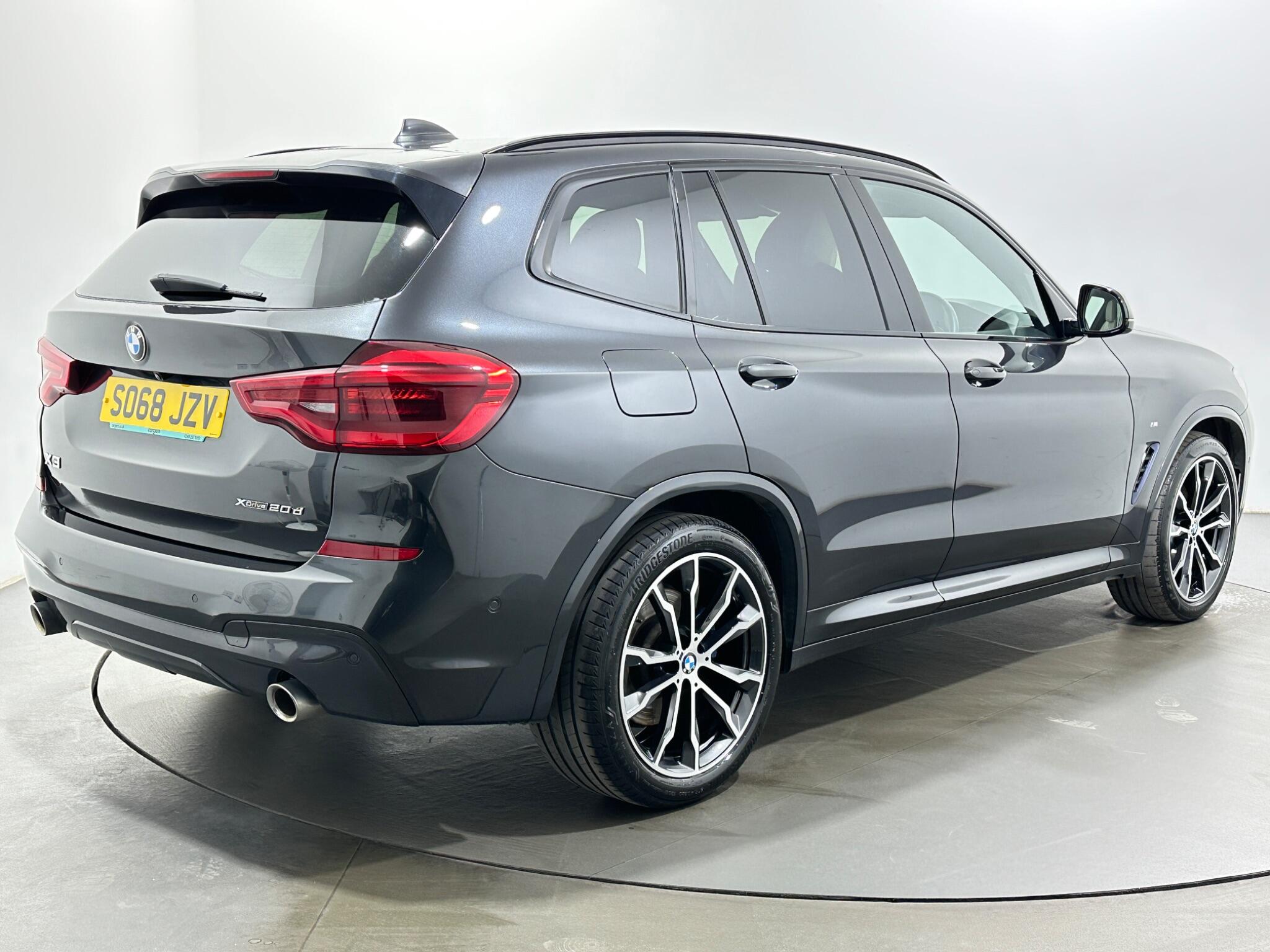 BMW X3 view 8