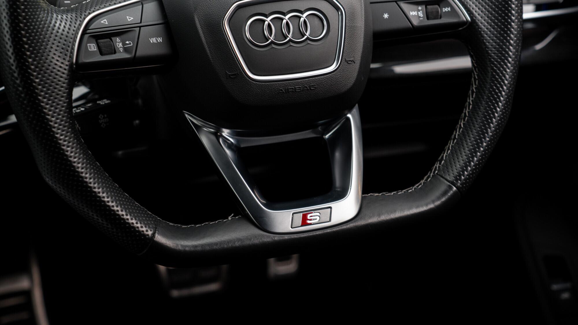 Audi SQ7 view 22