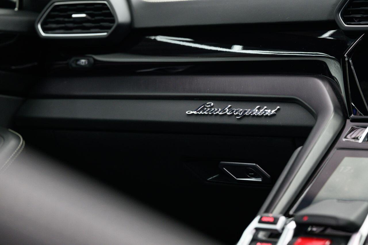 Lamborghini Urus view 28