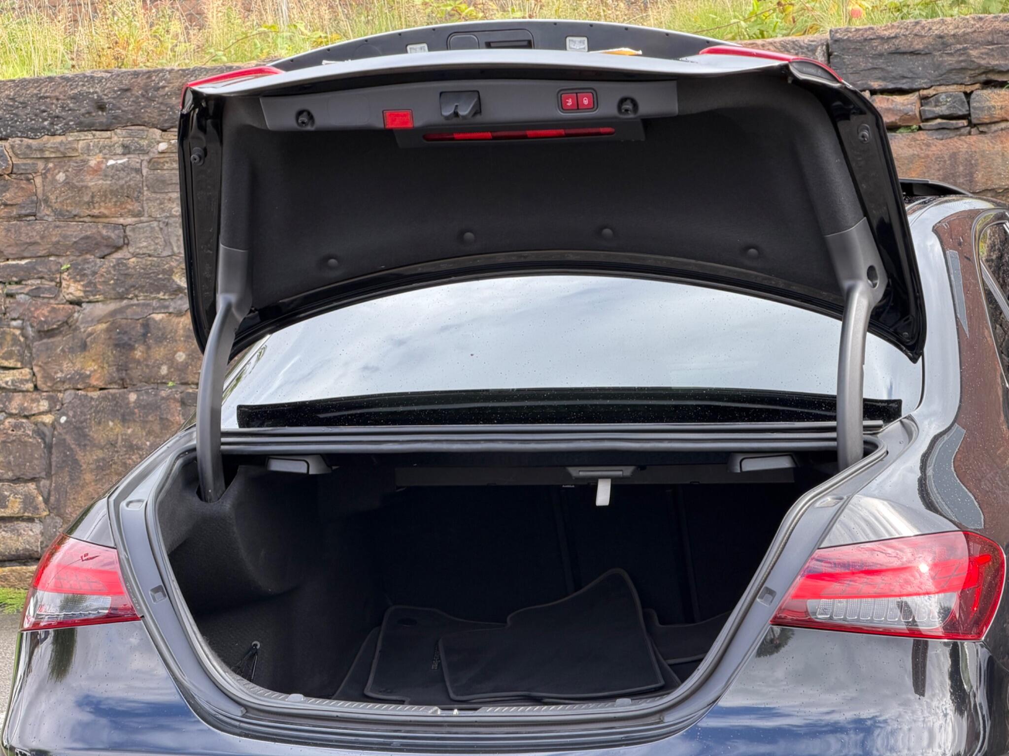 Mercedes-Benz E-Class view 22
