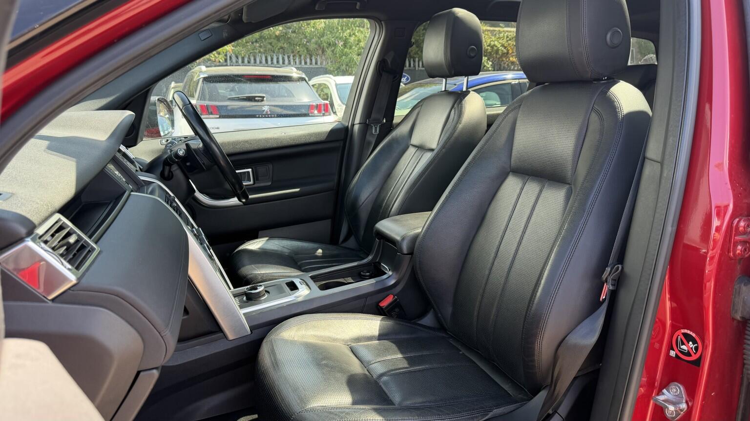 Land Rover Discovery Sport view 18