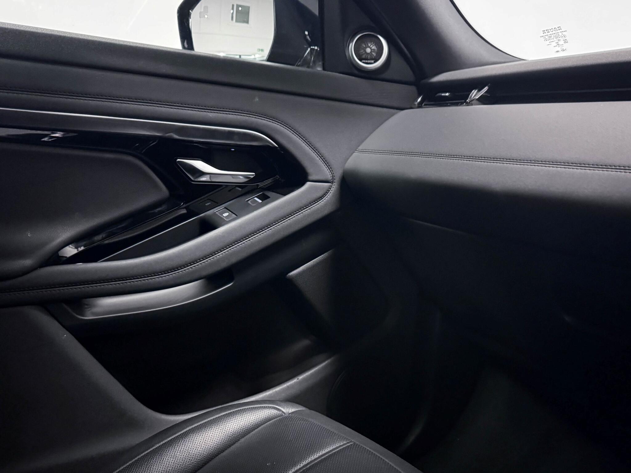 Land Rover Range Rover Evoque view 31