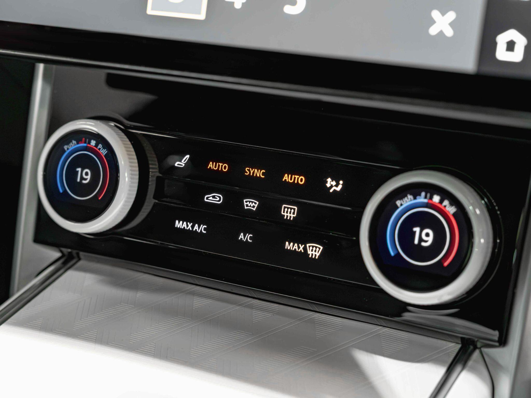 Land Rover Range Rover view 25