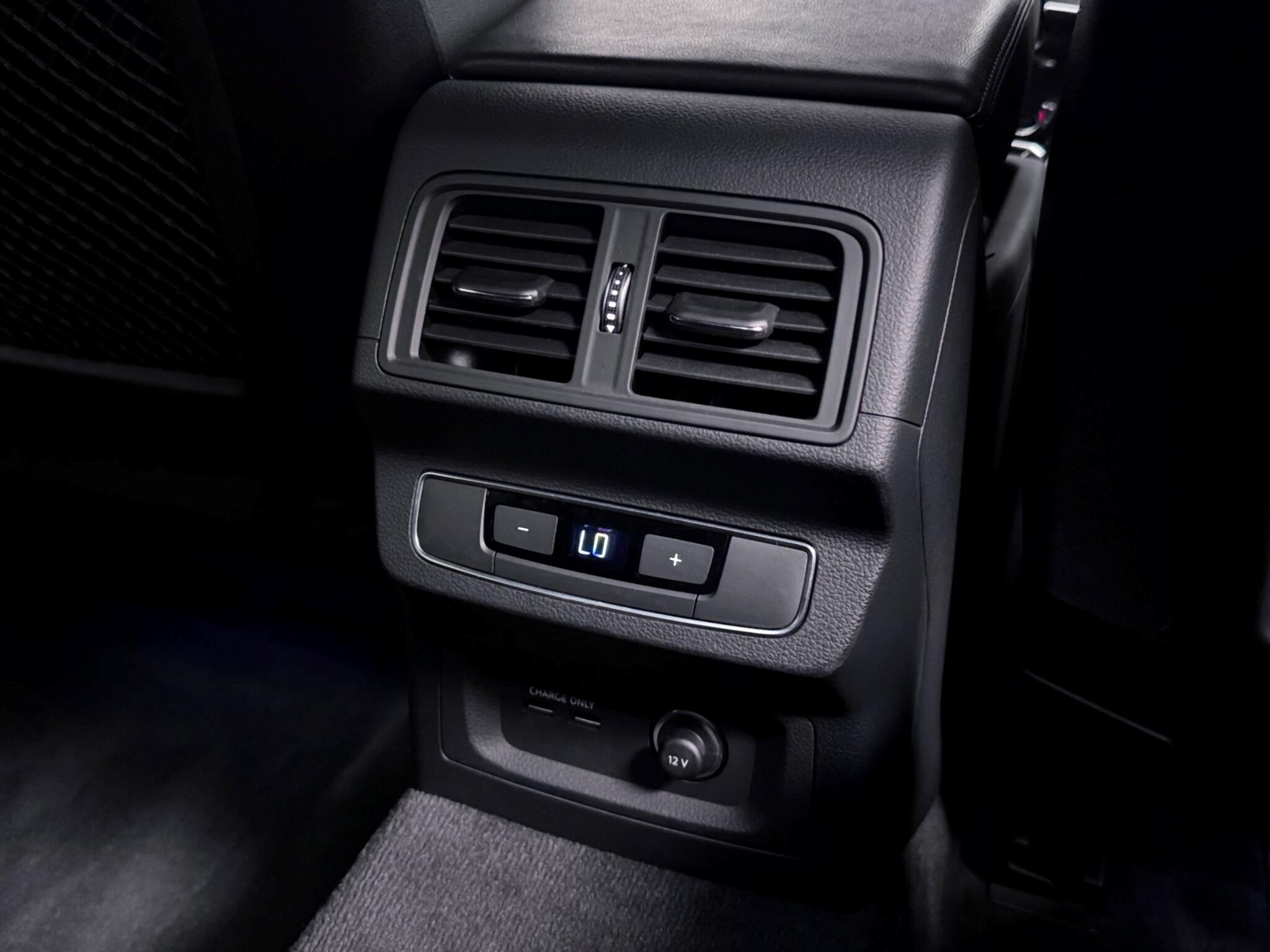 Audi Q5 view 13
