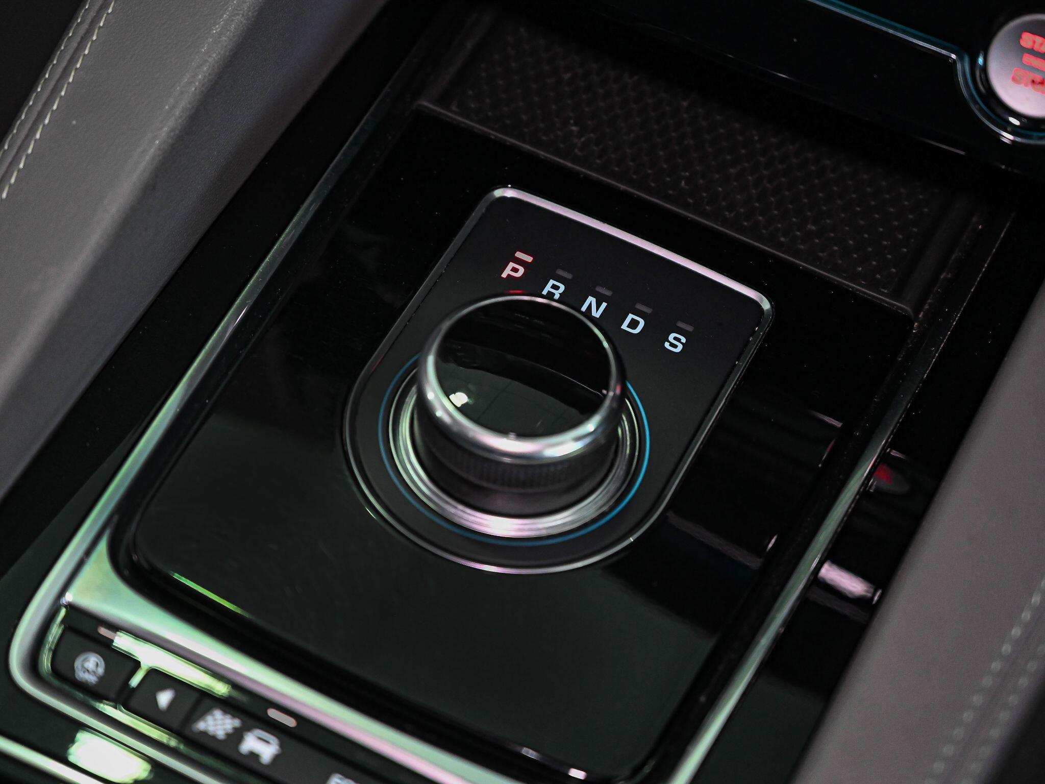 Jaguar F-Pace view 13