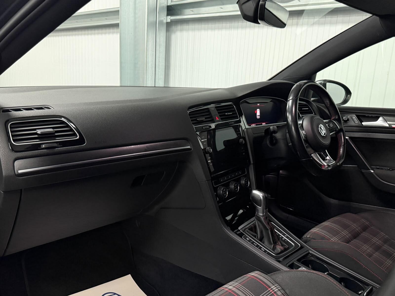 Volkswagen Golf view 19