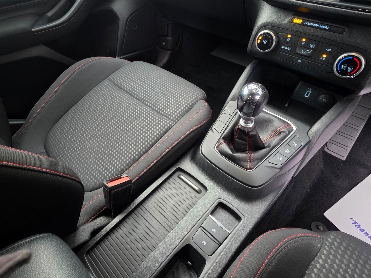 Ford Focus view 28