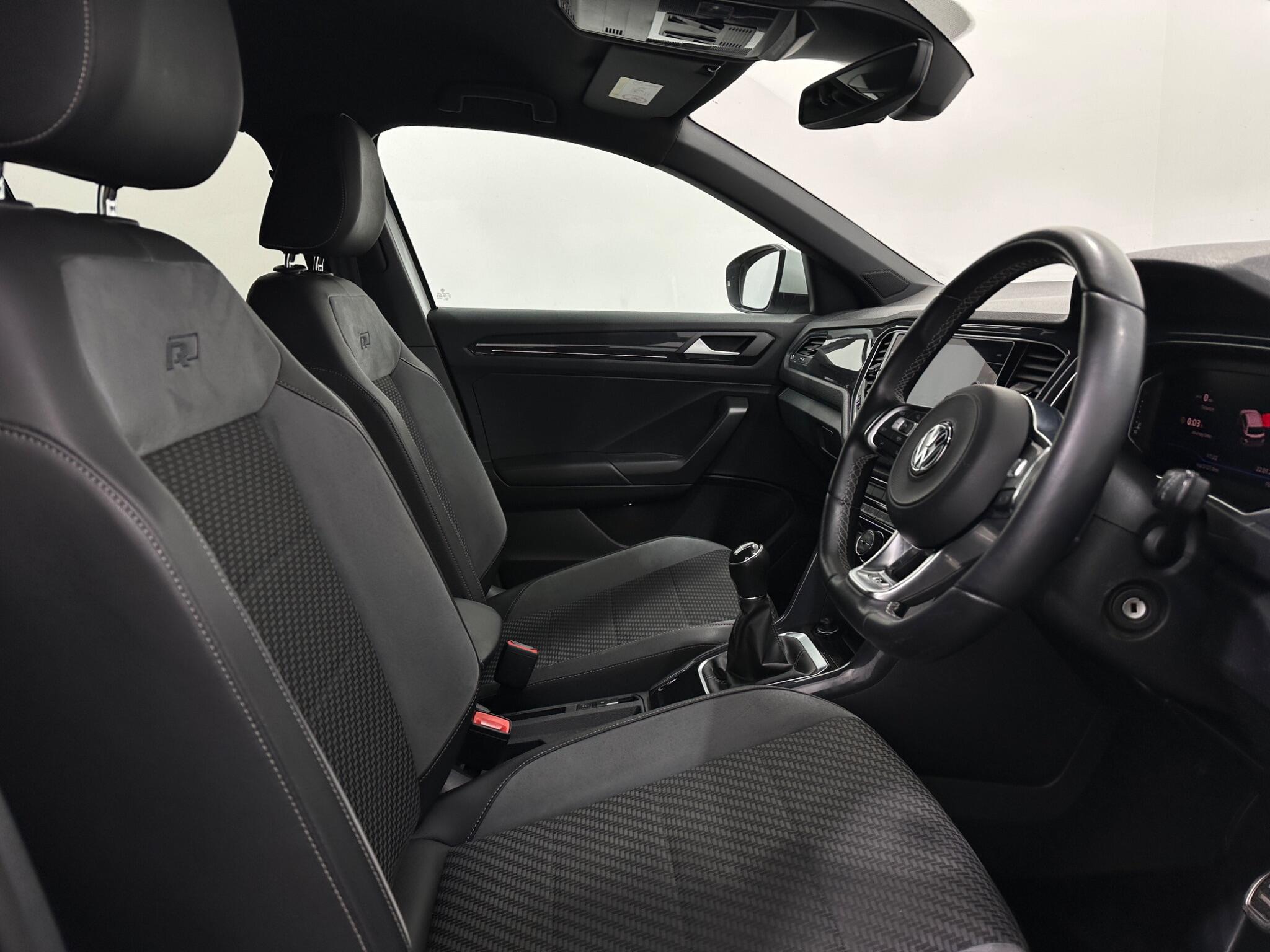 Volkswagen T-Roc view 32