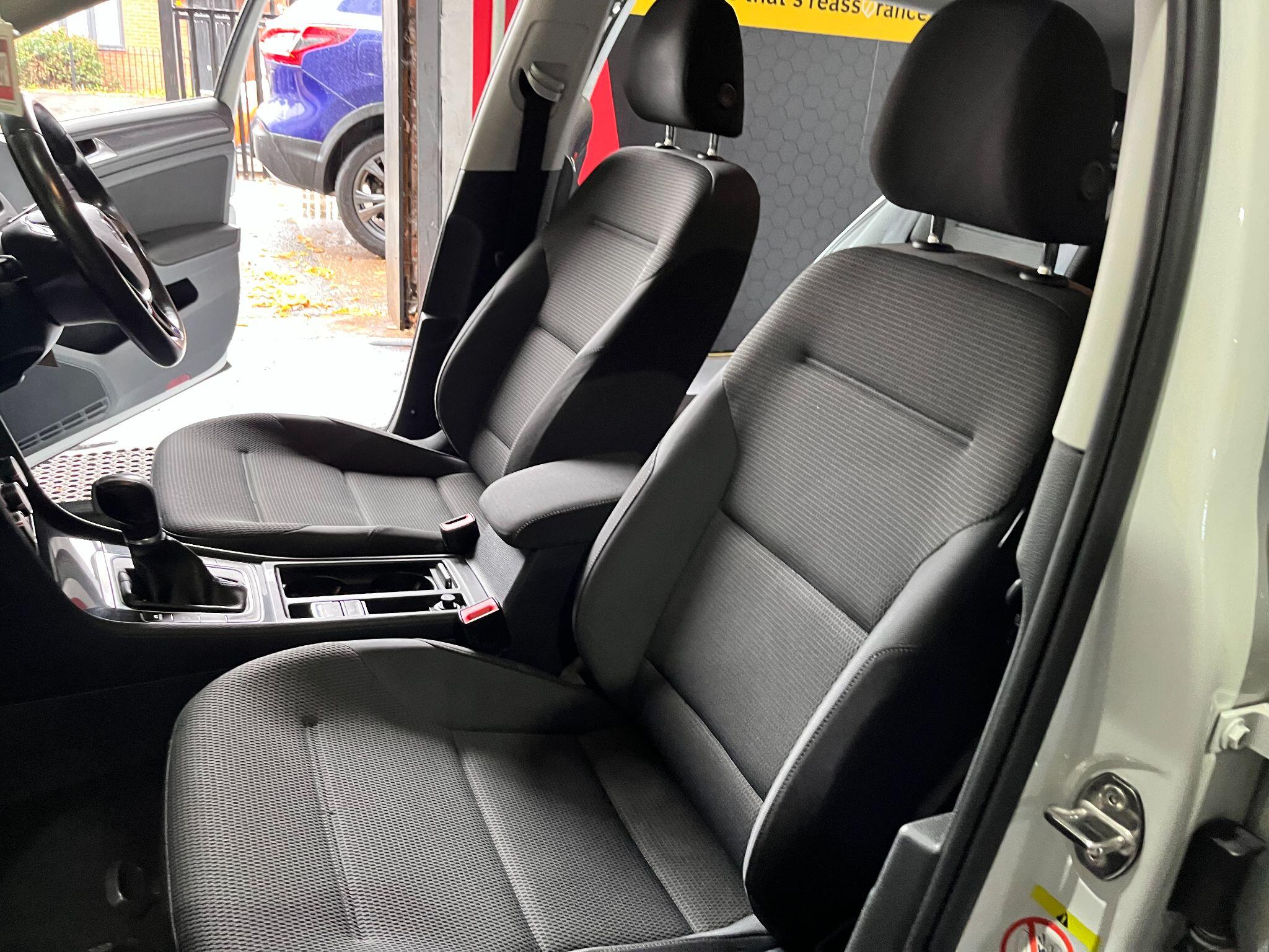 Volkswagen Golf view 40