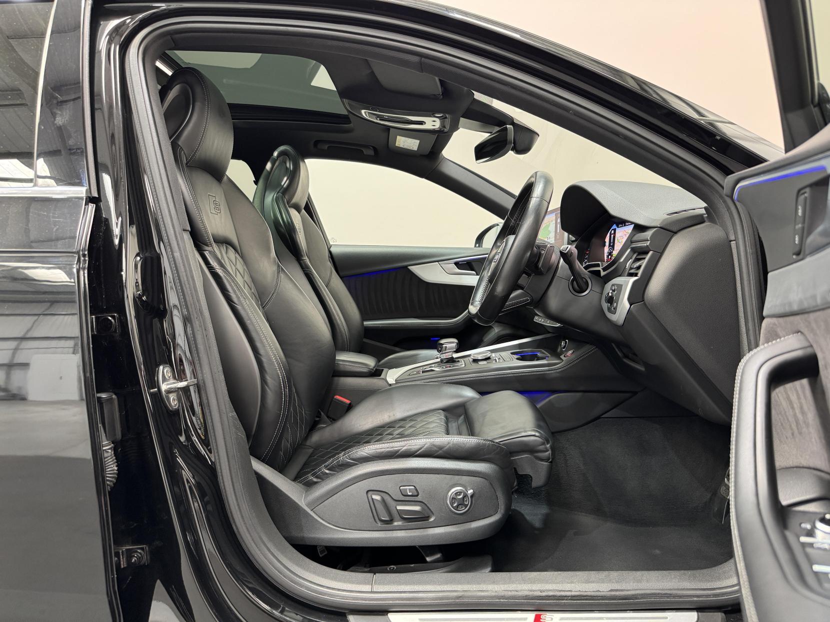 Audi S4 Avant view 23
