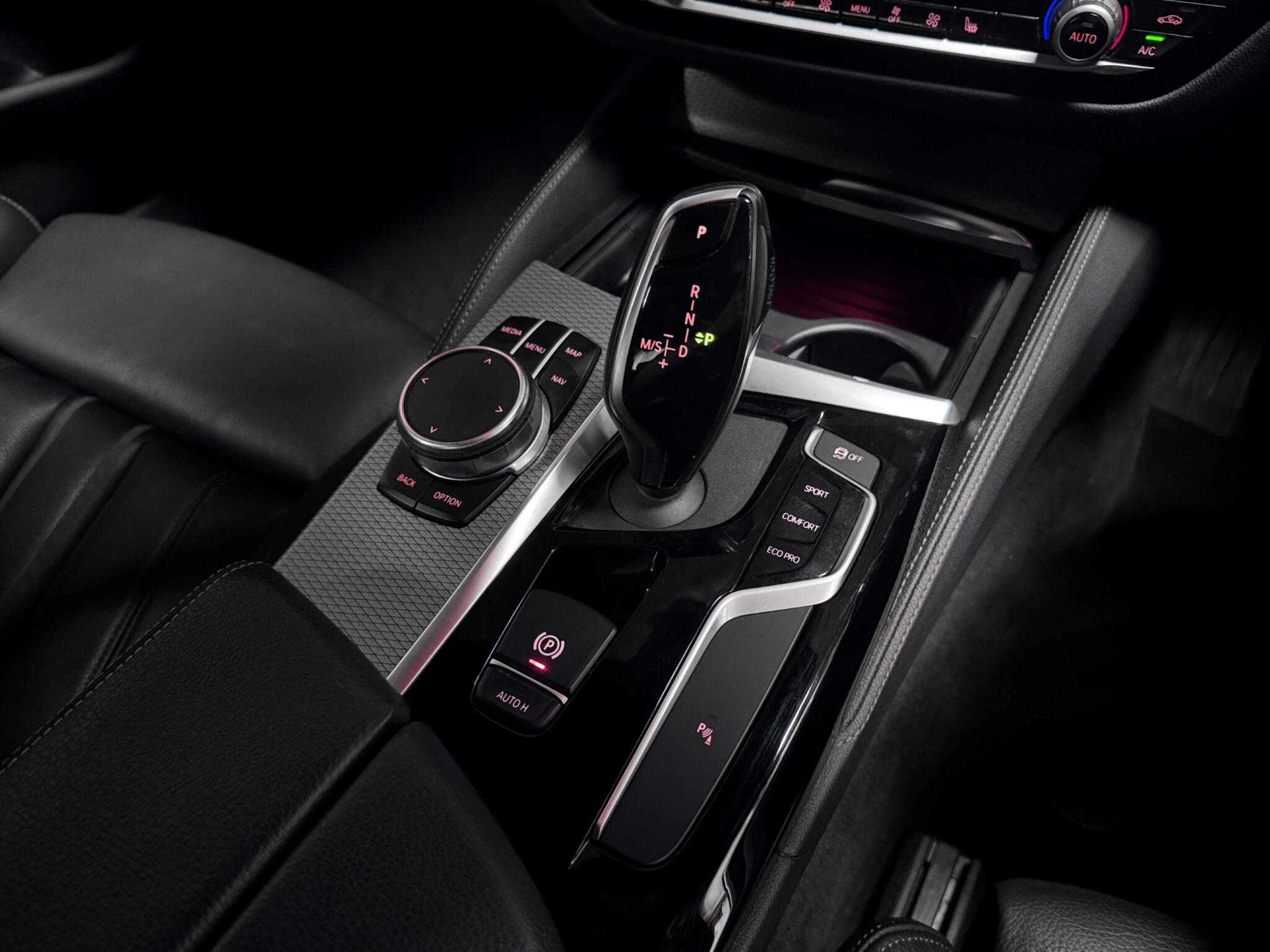 BMW 5 Series view 30