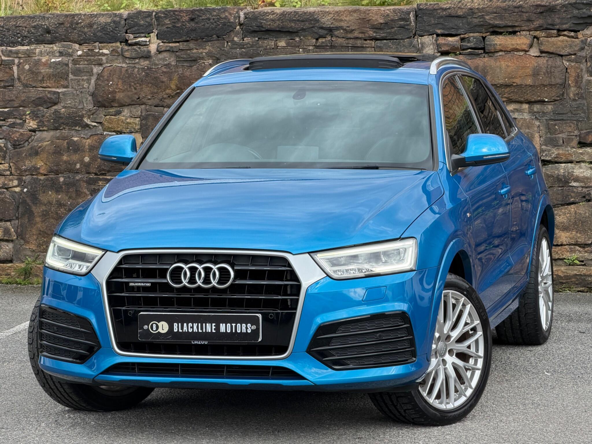 Audi Q3 view 3