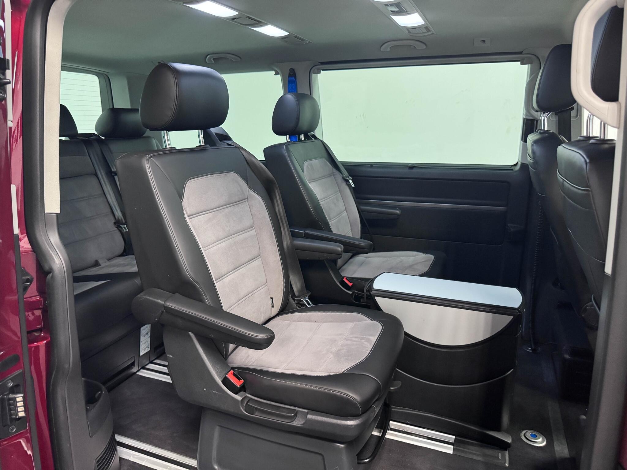 Volkswagen Caravelle view 27