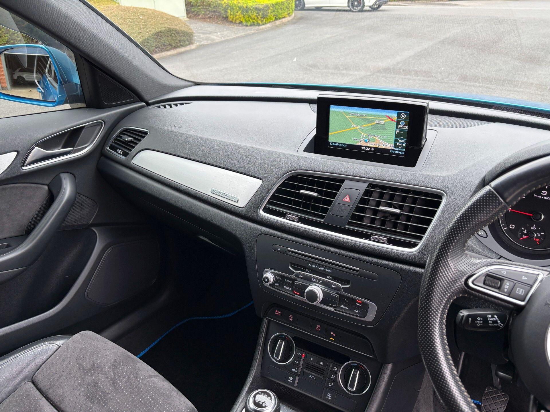 Audi Q3 view 21