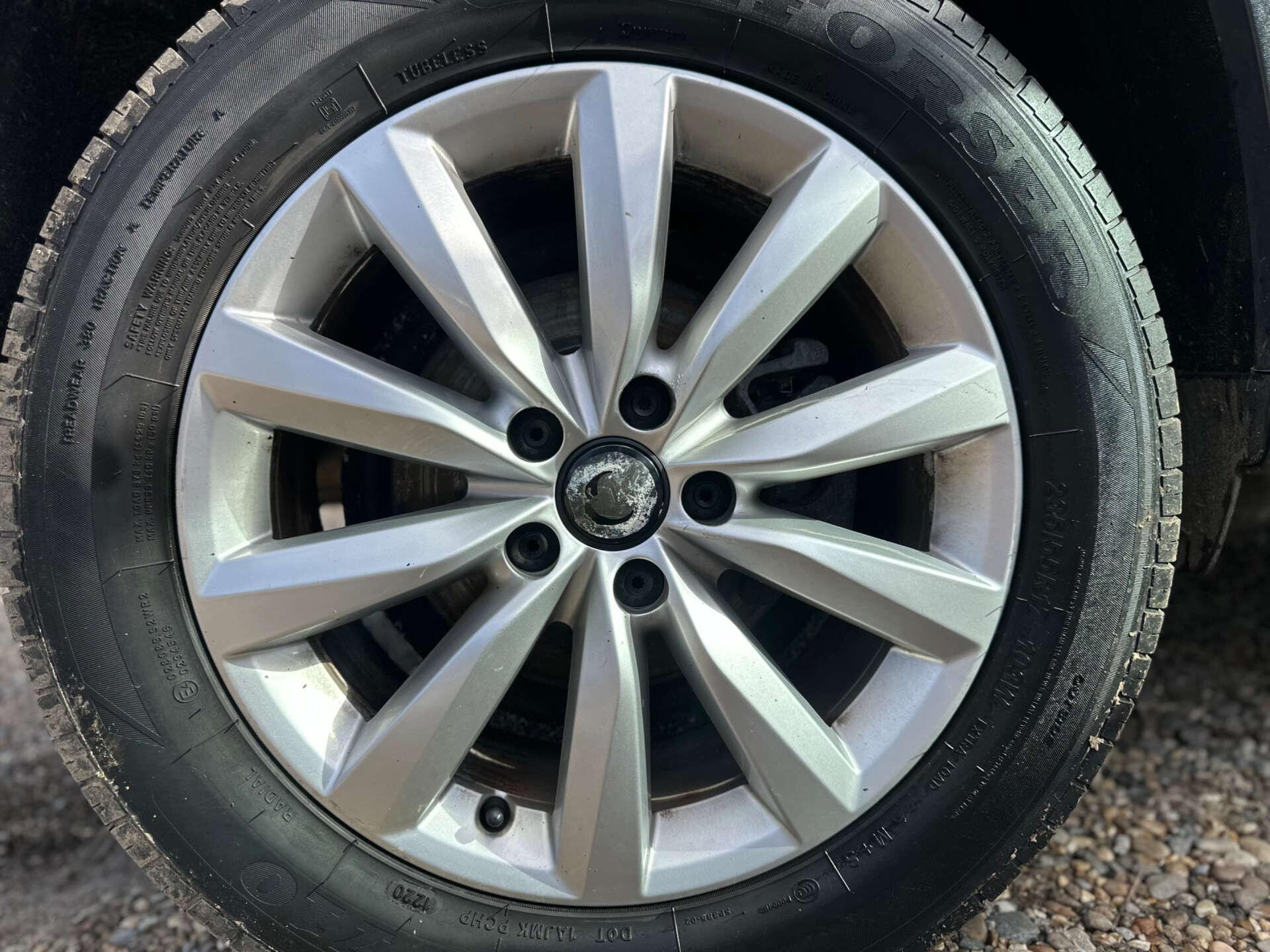 Volkswagen Tiguan view 11