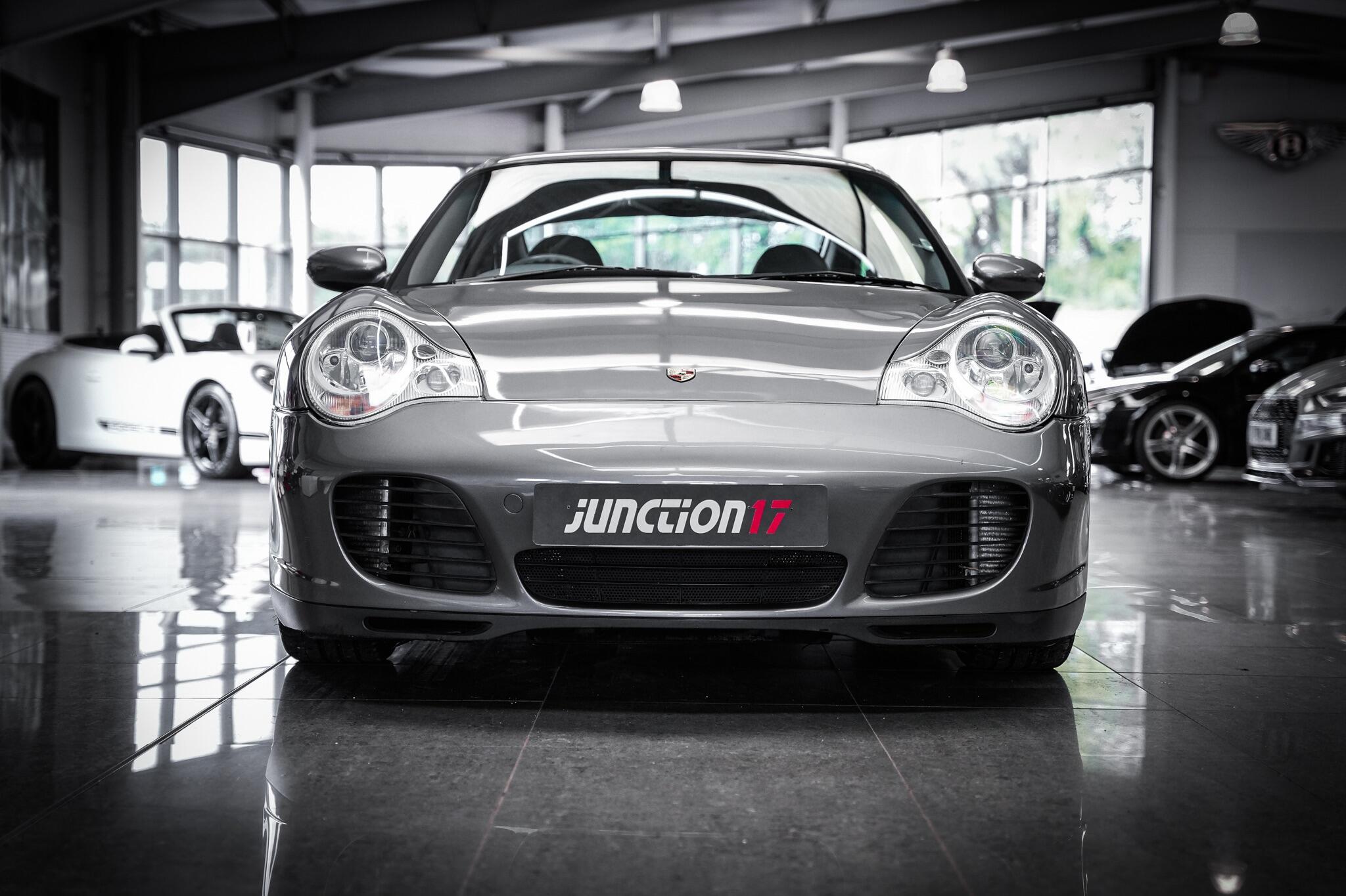 Porsche 911 view 12
