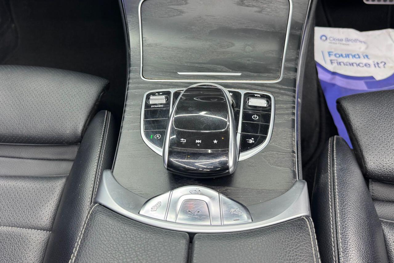Mercedes-Benz C-Class view 26