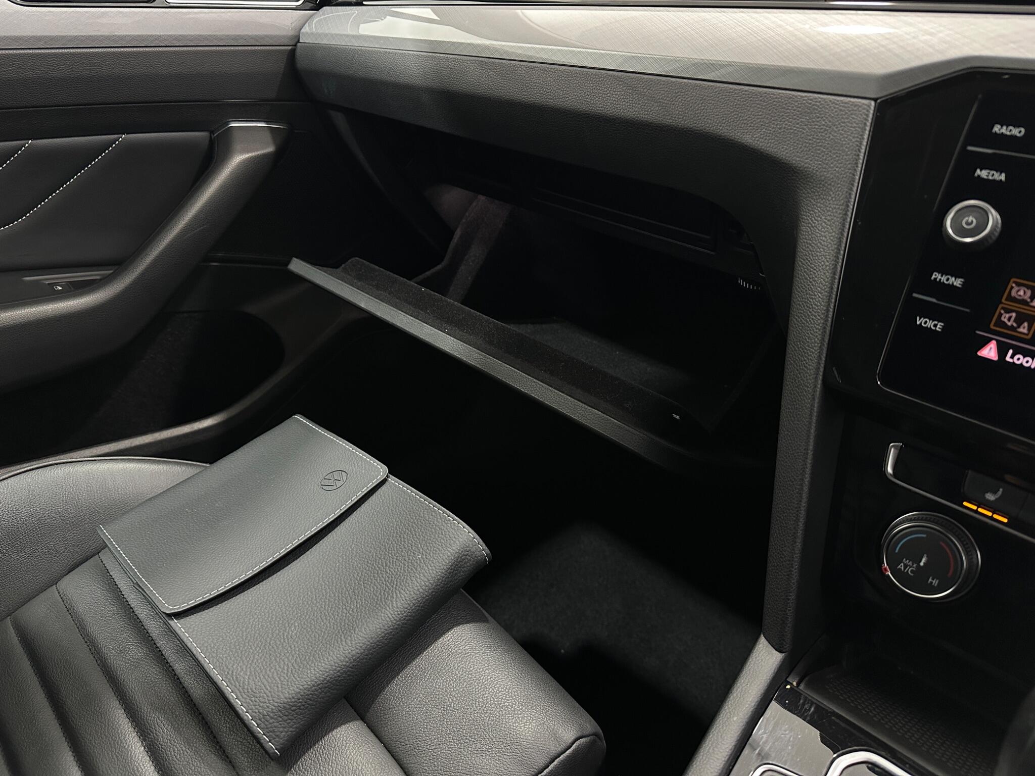 Volkswagen Passat view 28