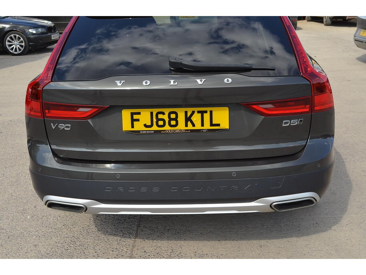 Volvo V90 Cross Country view 47