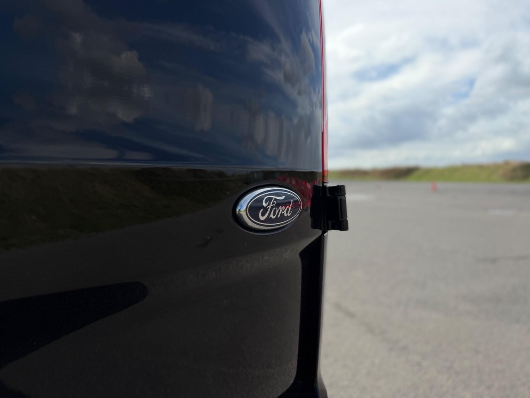 Ford Transit Custom view 57