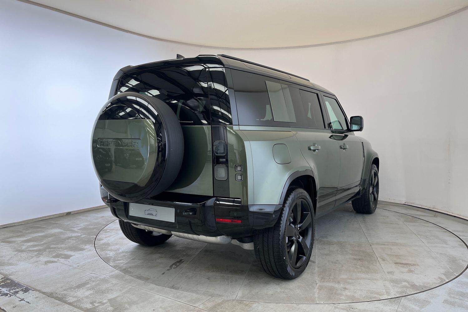 Land Rover Defender view 13