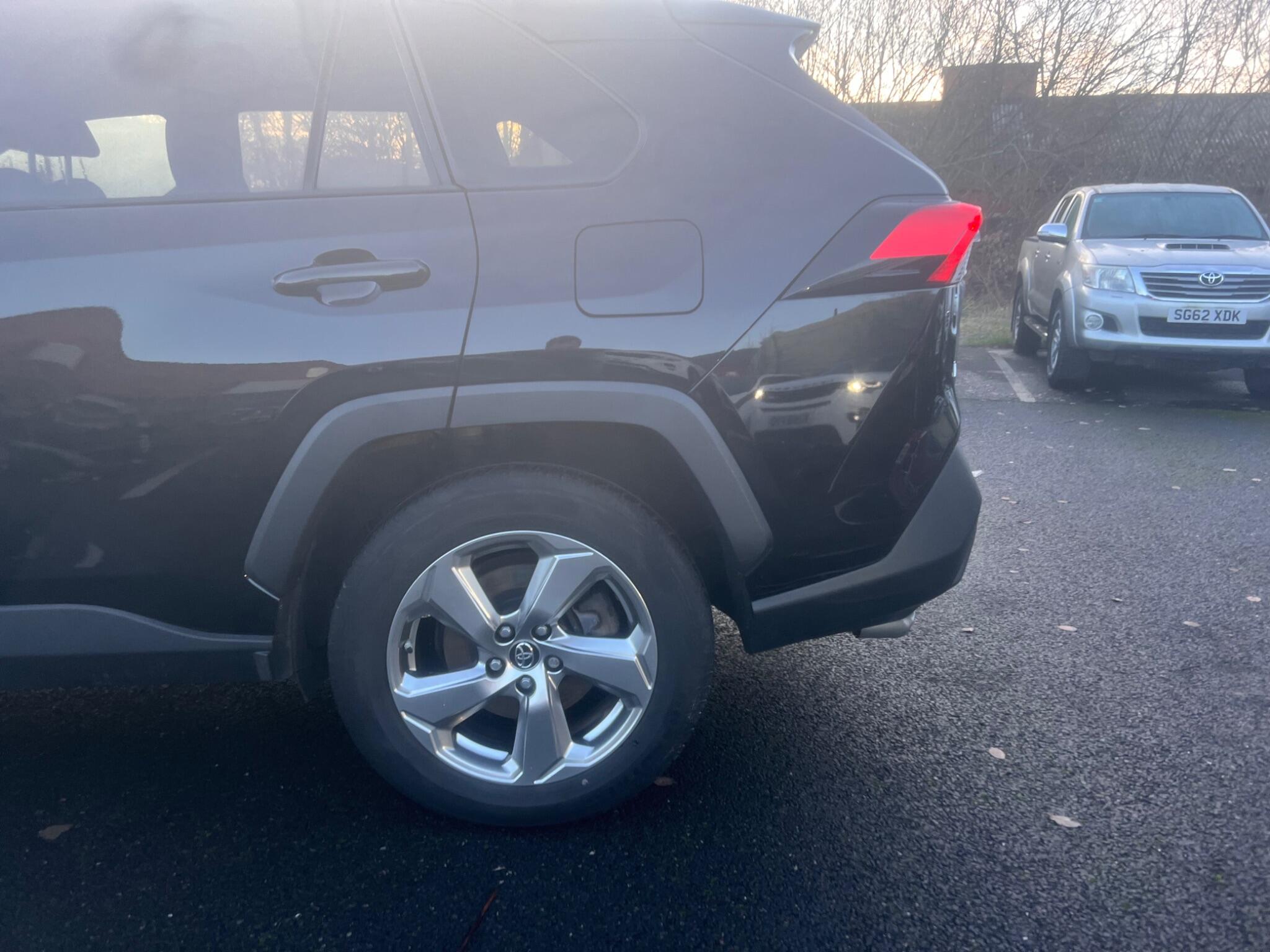 2019 Toyota RAV4 2.5 VVT-h Design CVT Euro 6 (s/s) 5dr • 116,015 miles image 13