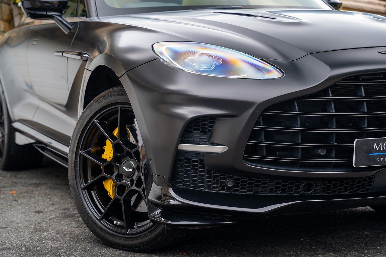 Aston Martin DBX view 30
