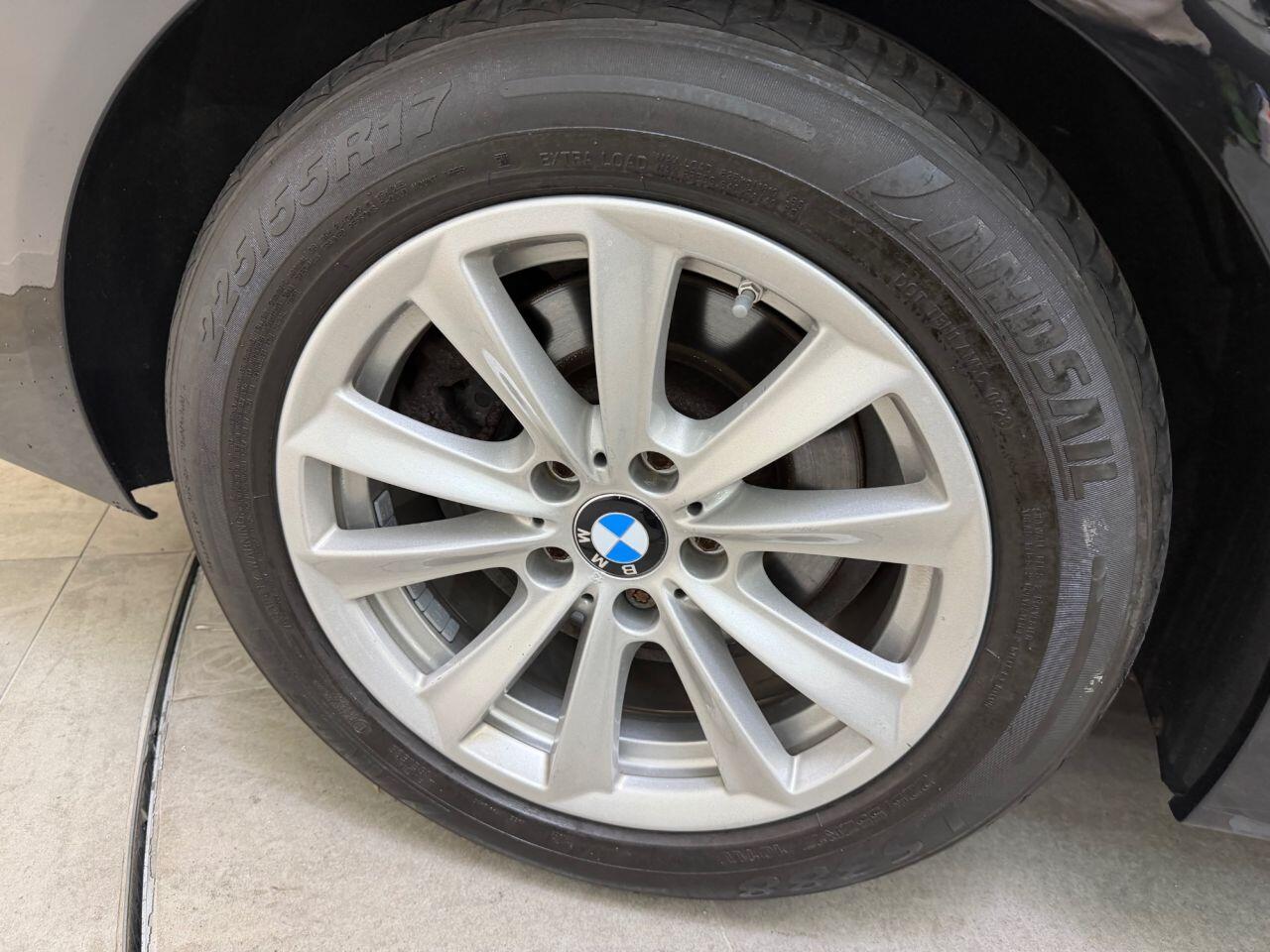 BMW 5 Series view 26