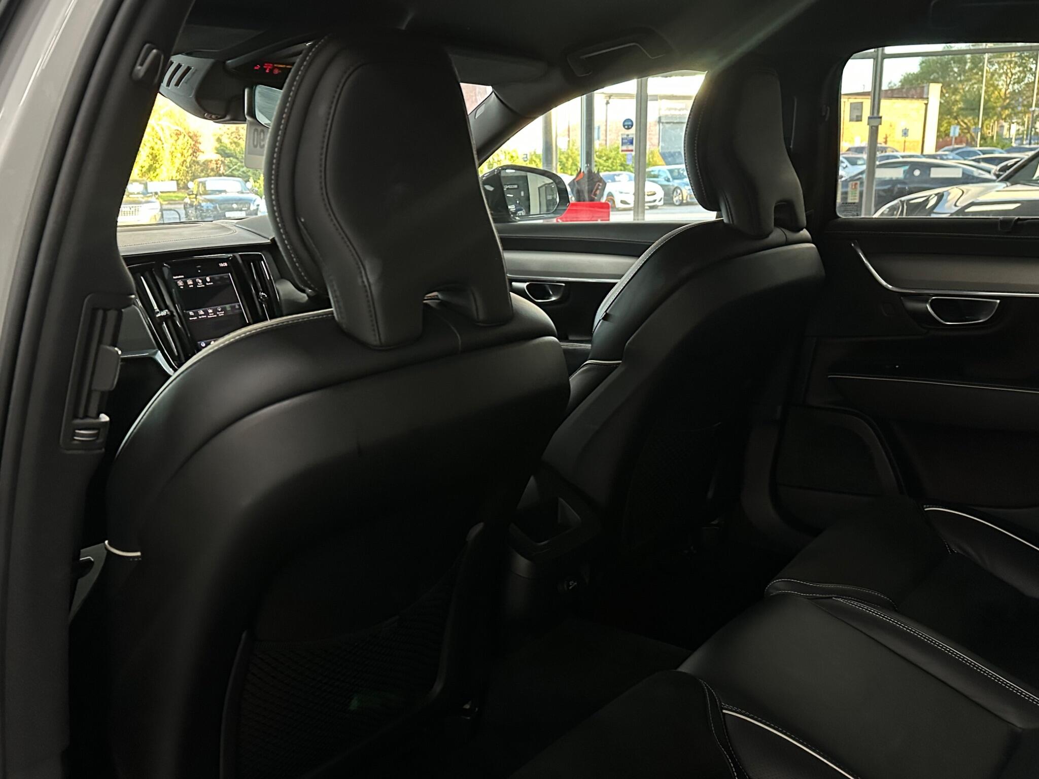 Volvo S90 view 34