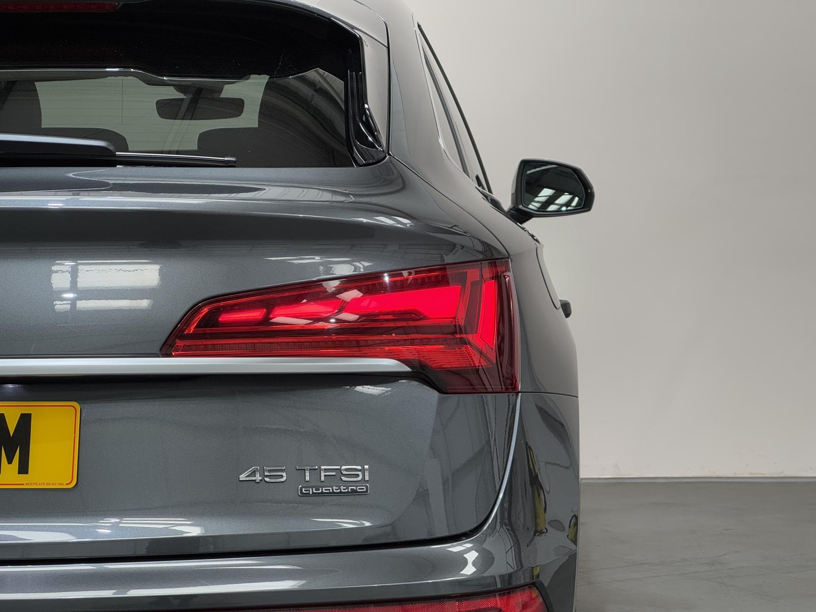 Audi Q5 view 15