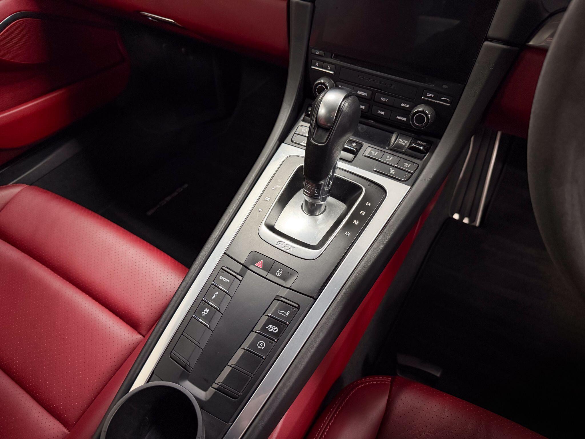 Porsche 911 view 28