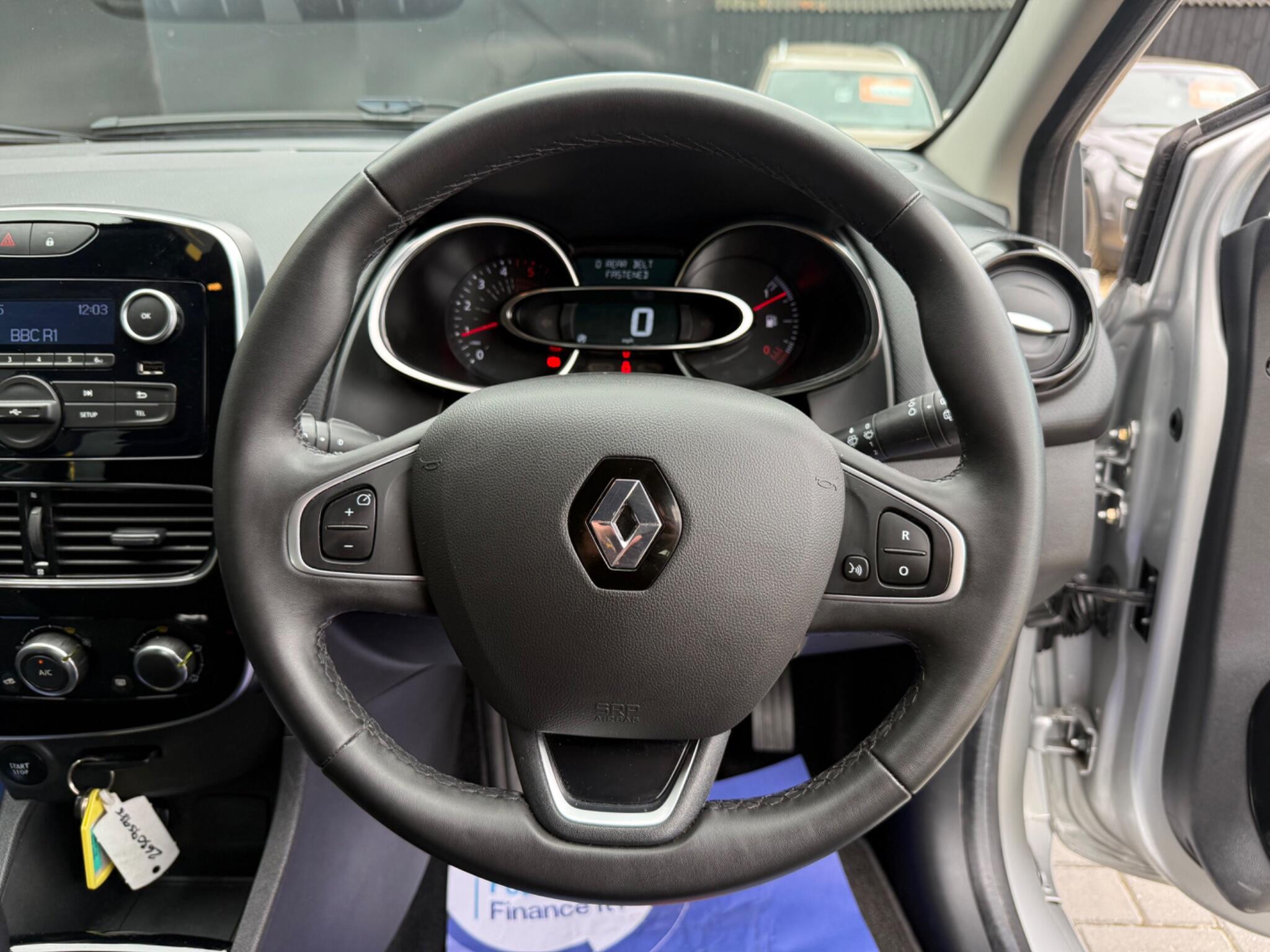 Renault Clio view 24