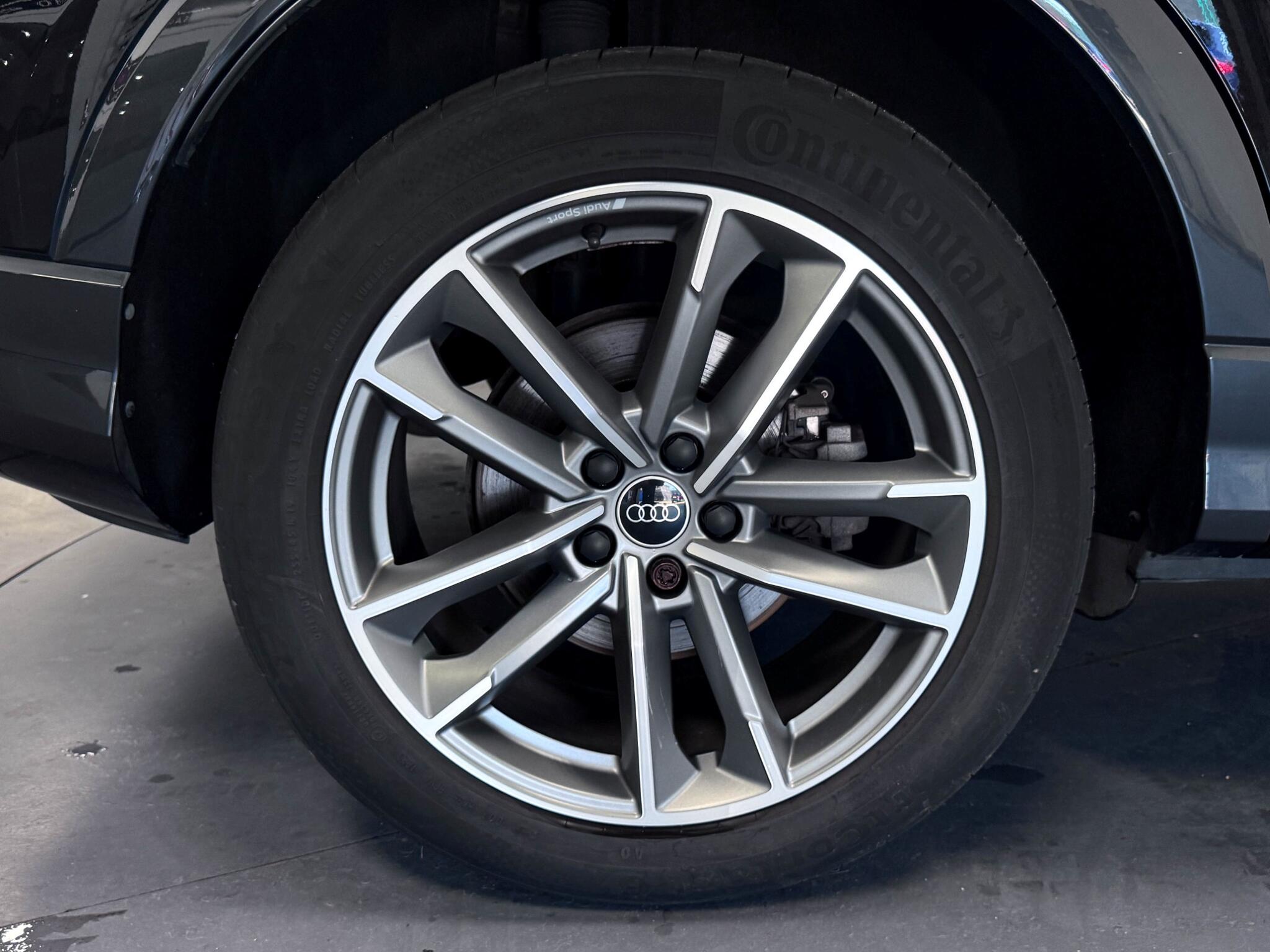 Audi Q3 view 56