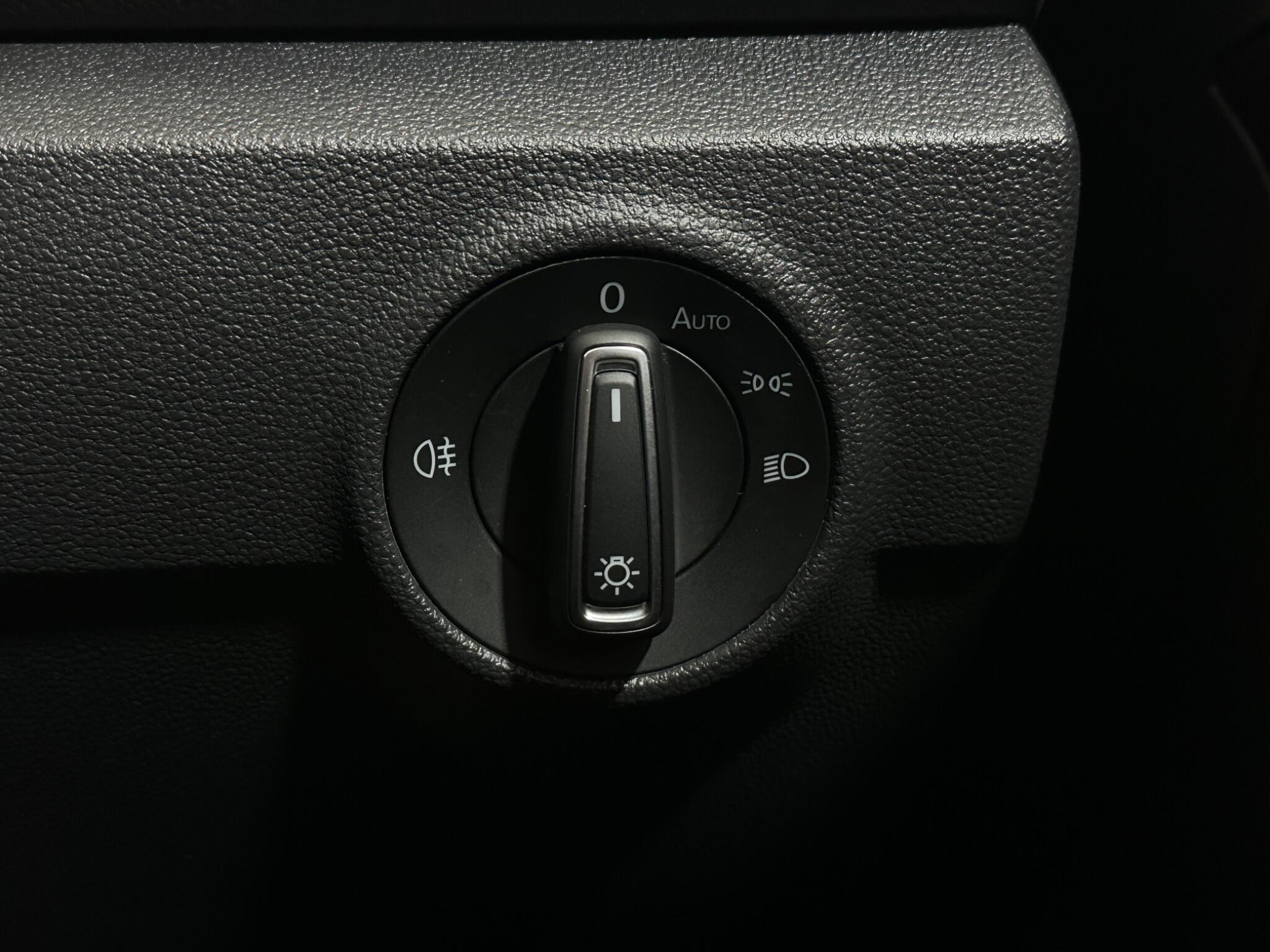 Volkswagen T-Roc view 18
