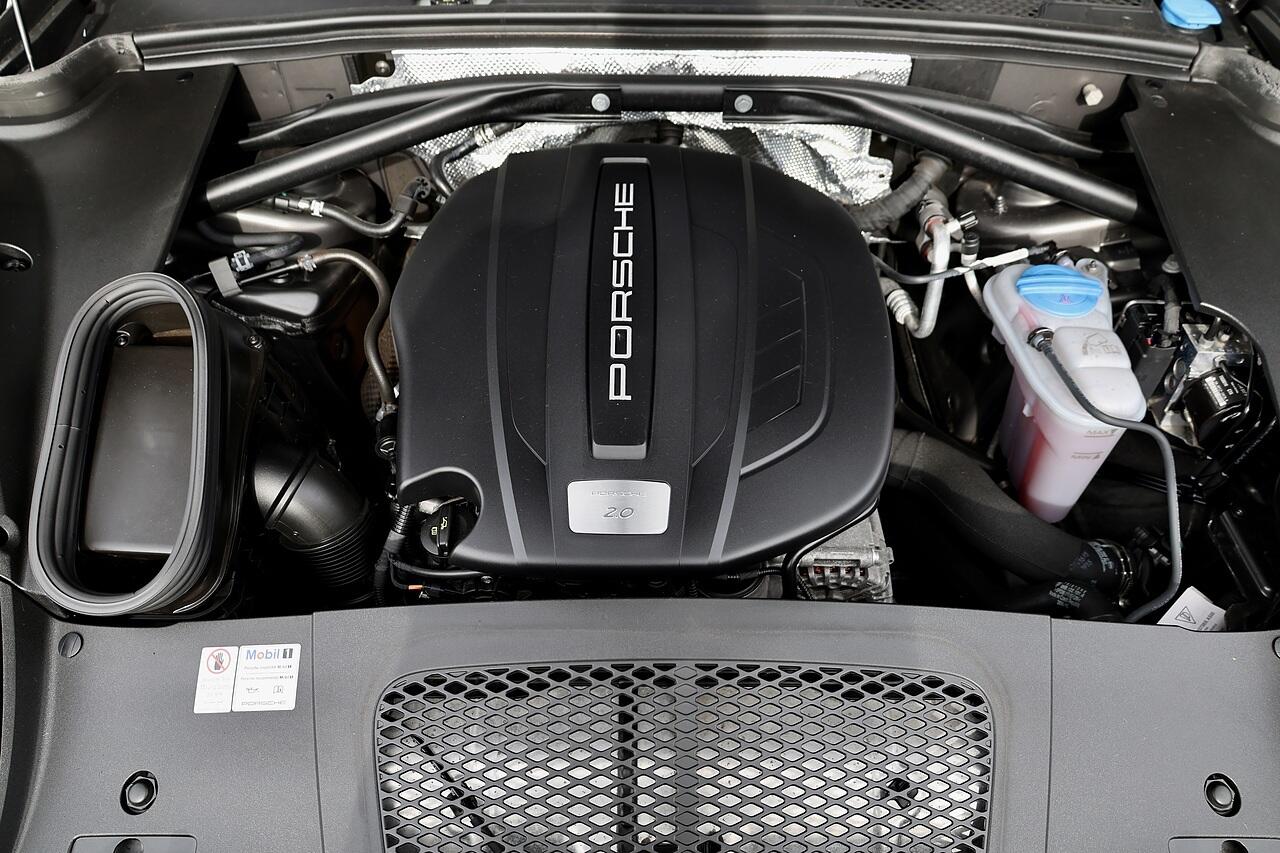 Porsche Macan view 18