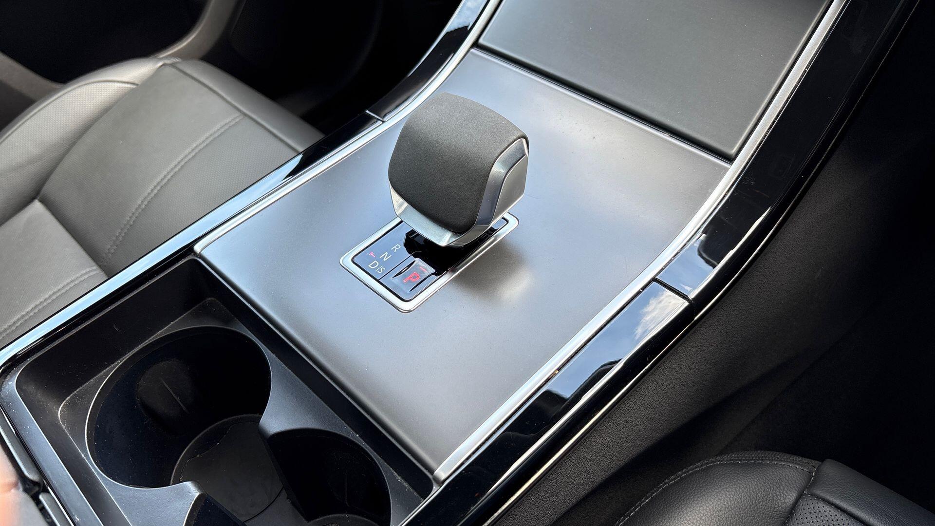Land Rover Range Rover Velar view 13