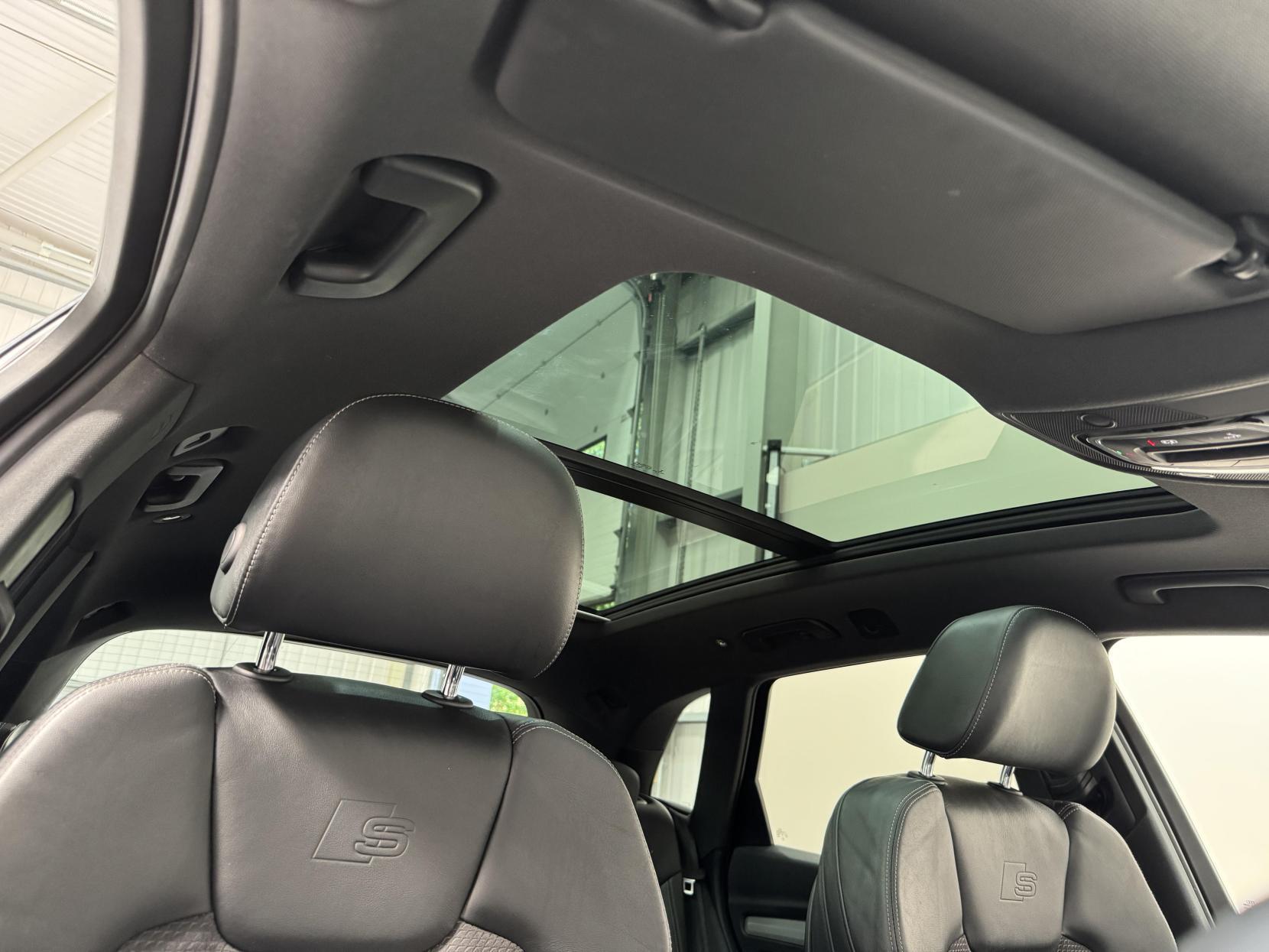 Audi Q5 view 24