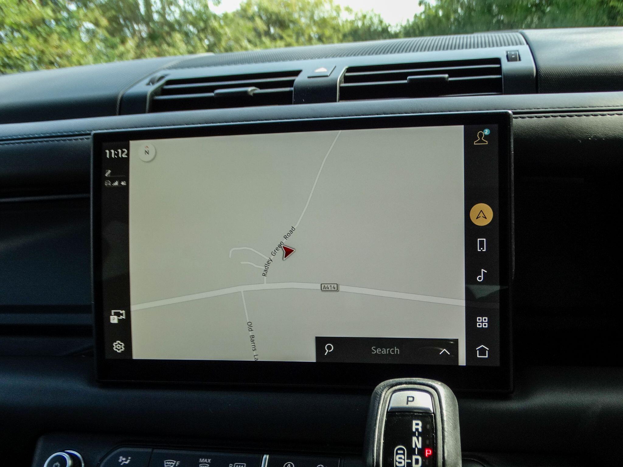 Land Rover Defender 110 view 20