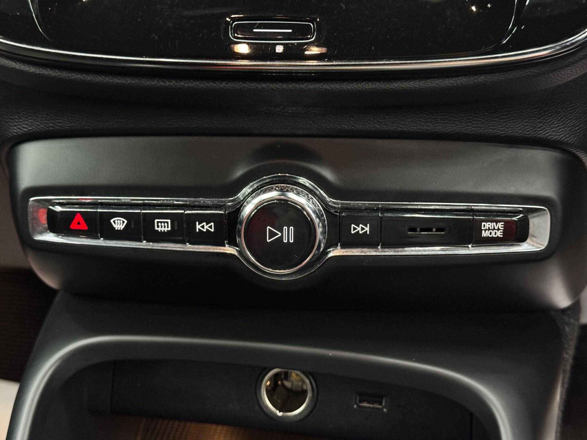 Volvo XC40 view 26