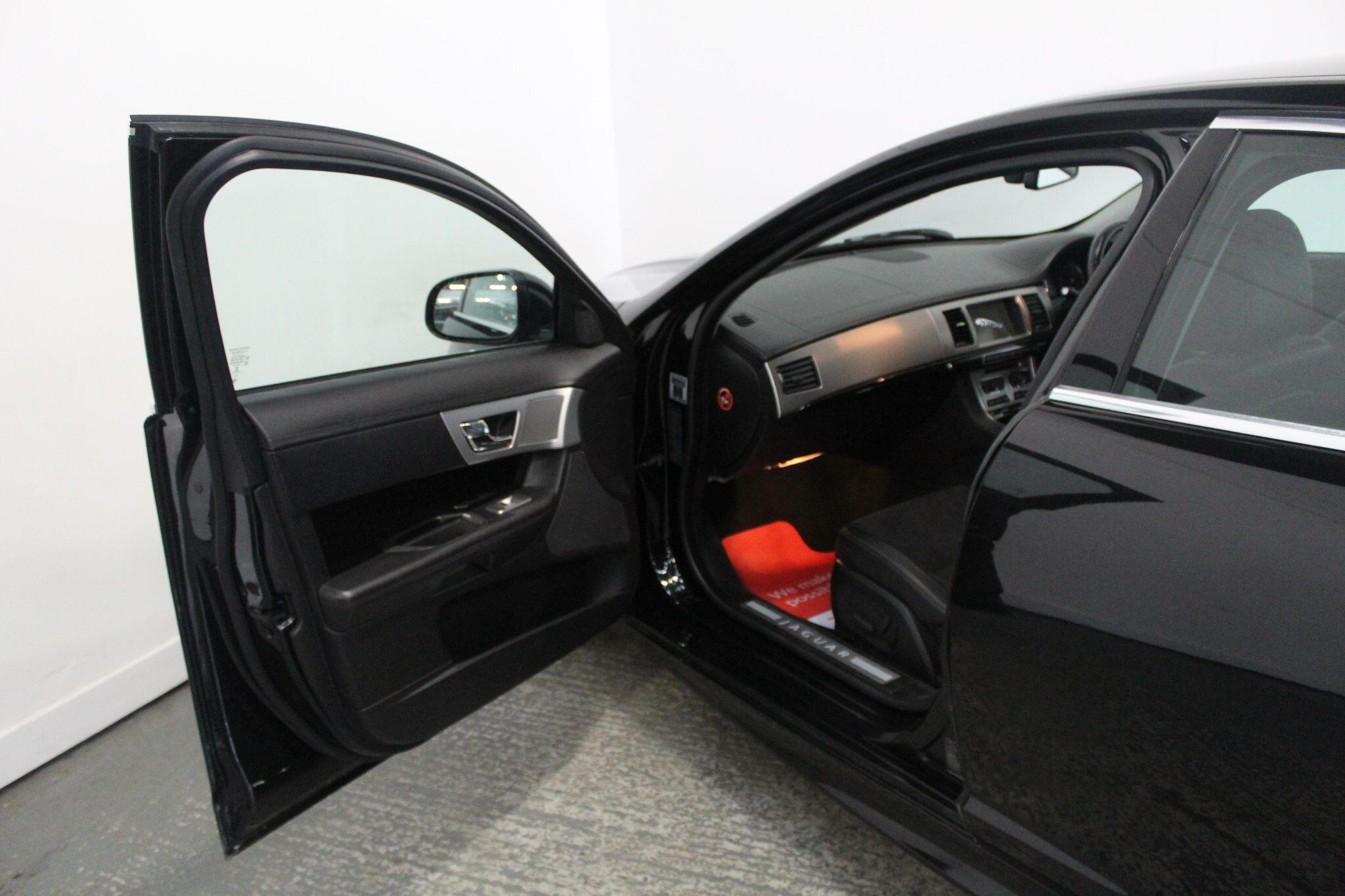 Jaguar XF view 27