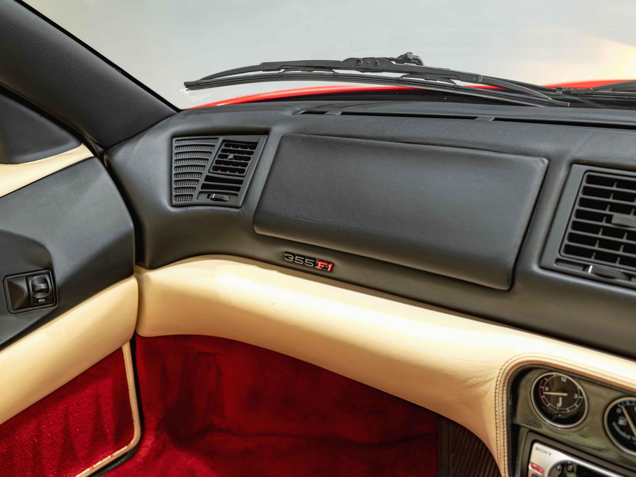 Ferrari F355 view 26