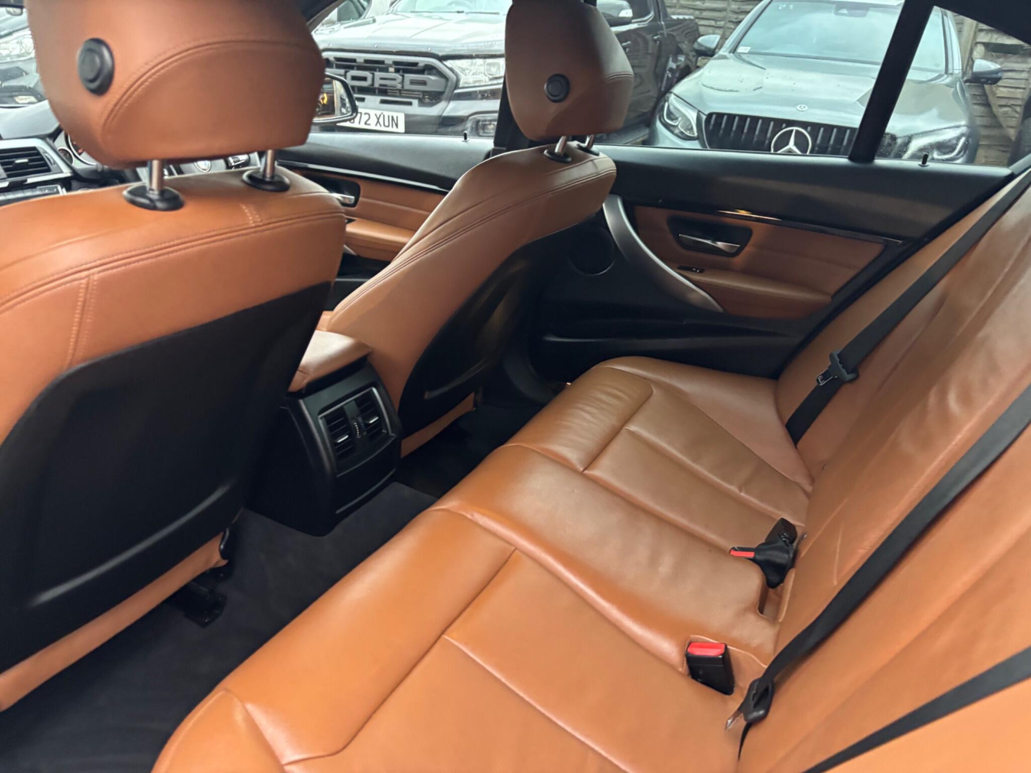 BMW 3 Series view 24