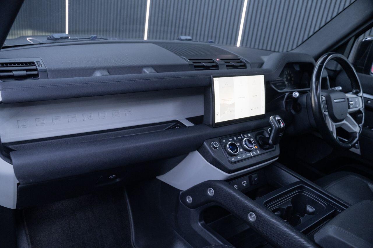 Land Rover Defender view 37