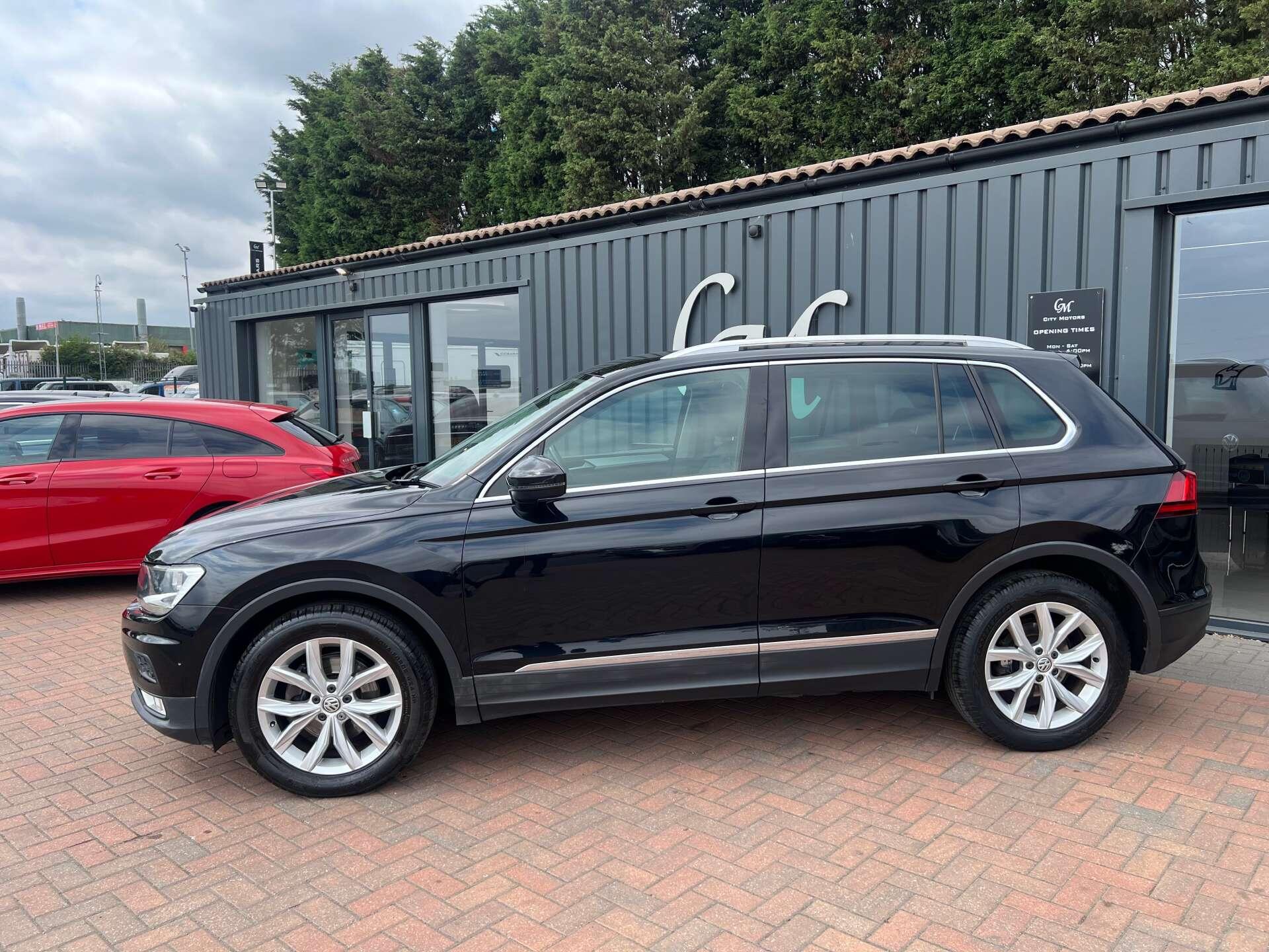 Volkswagen Tiguan view 12