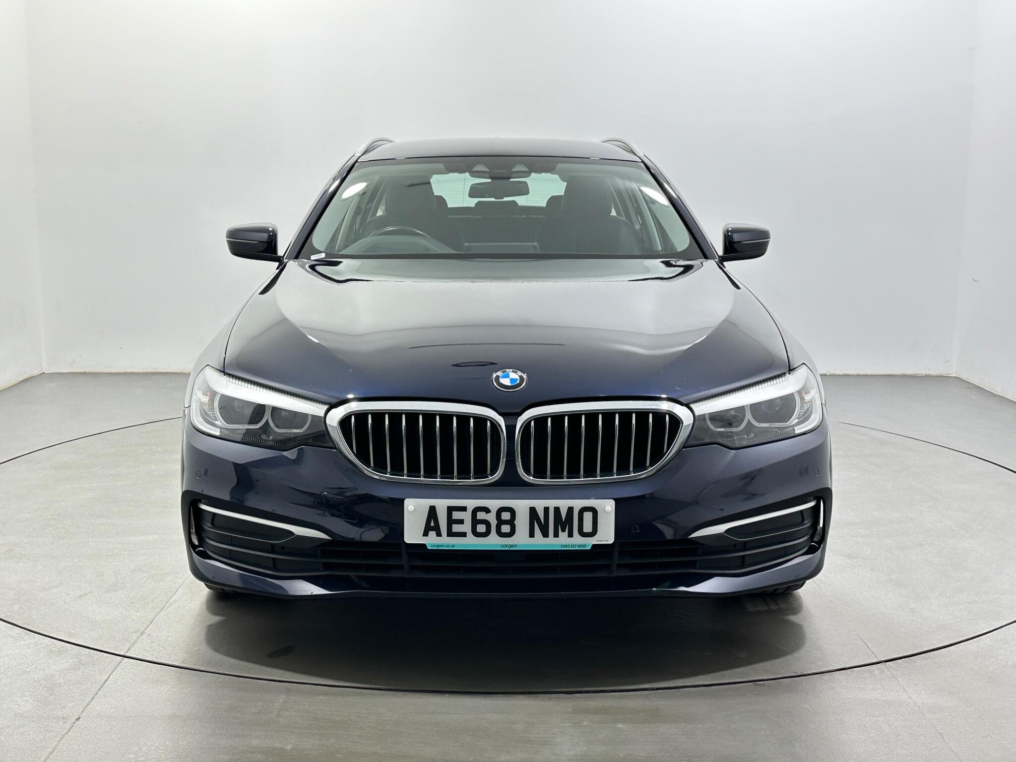 BMW 5 Series view 3