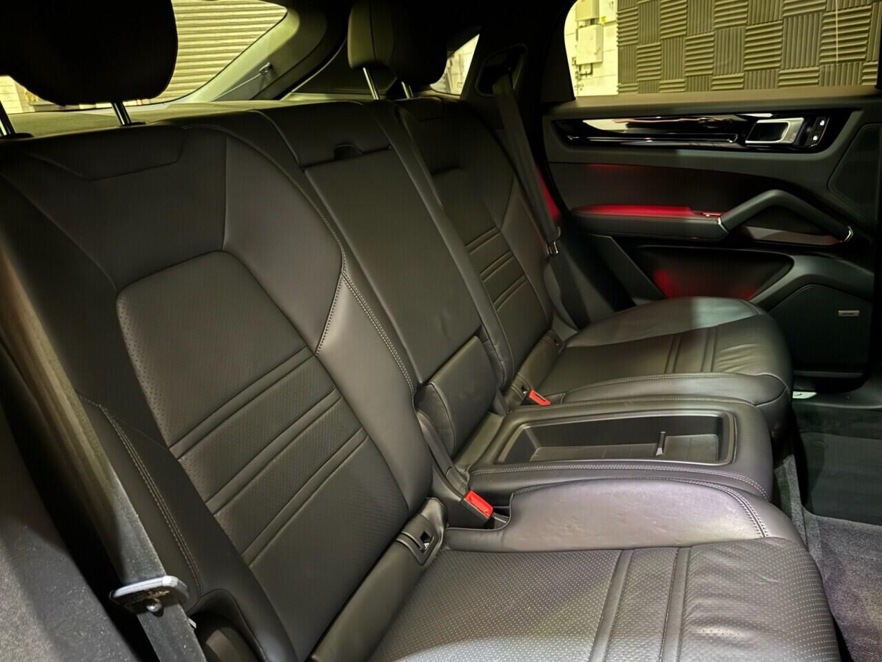 Porsche Cayenne view 12