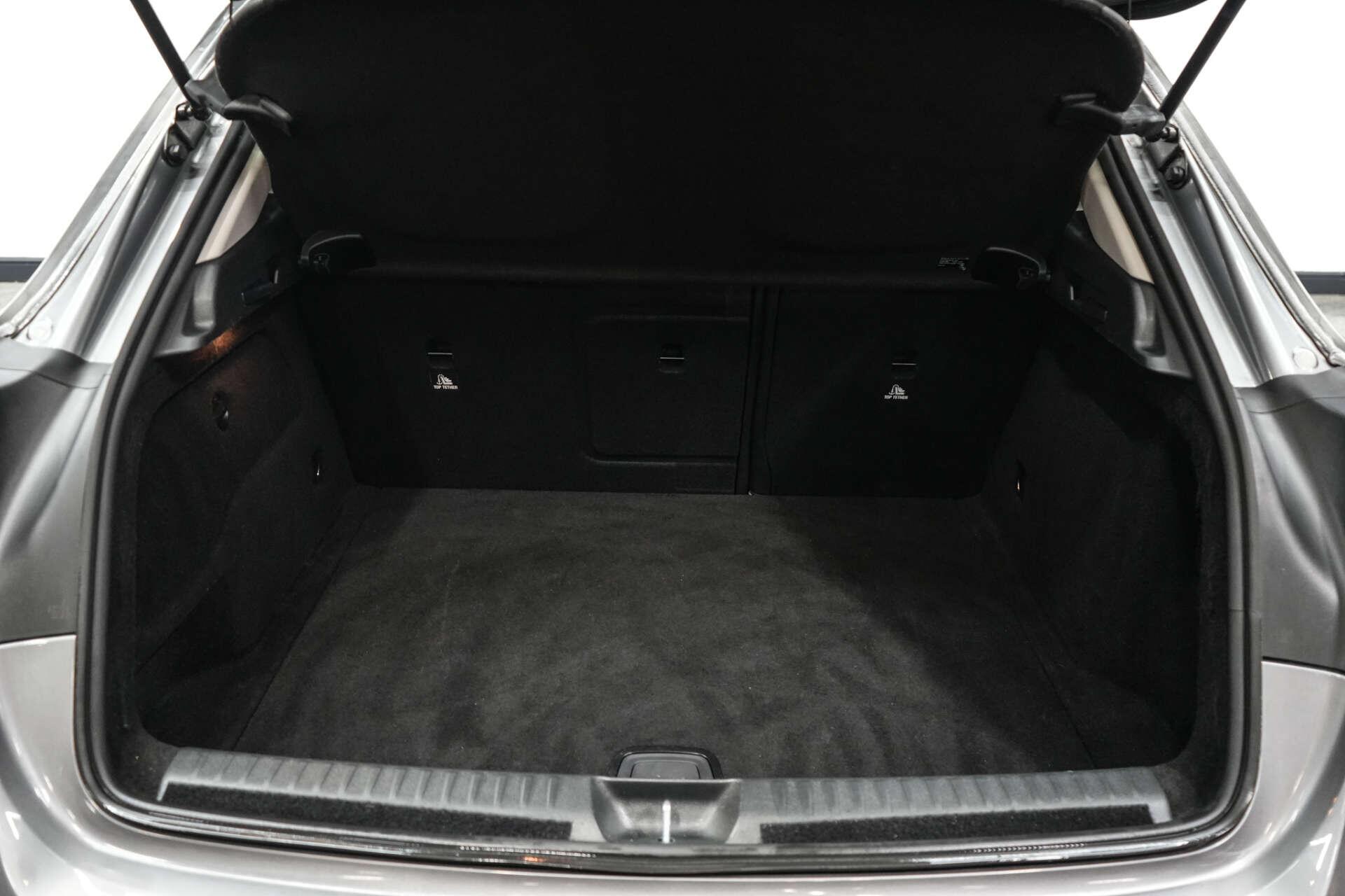 Mercedes-Benz Gla view 10