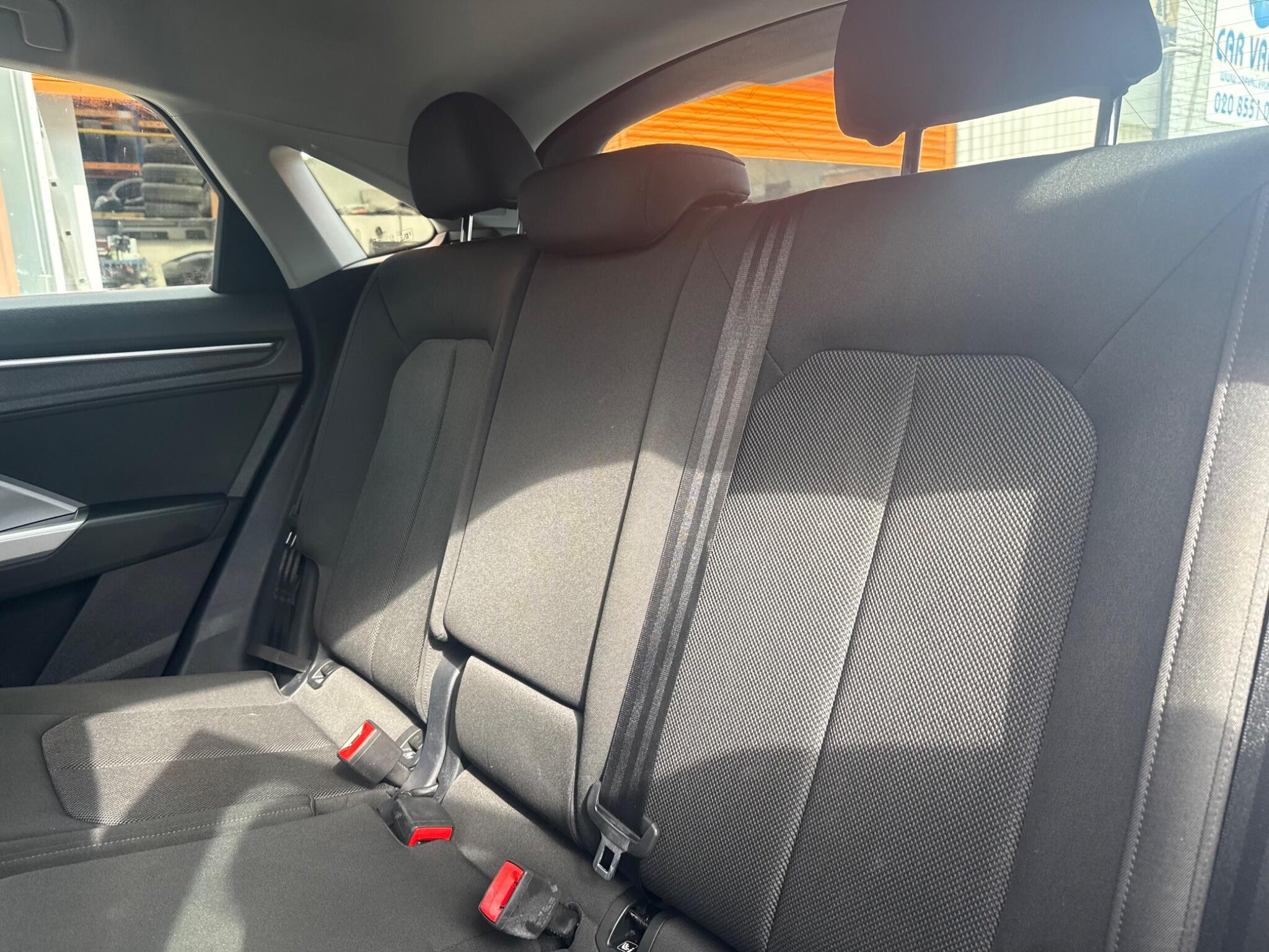 Audi Q3 view 22