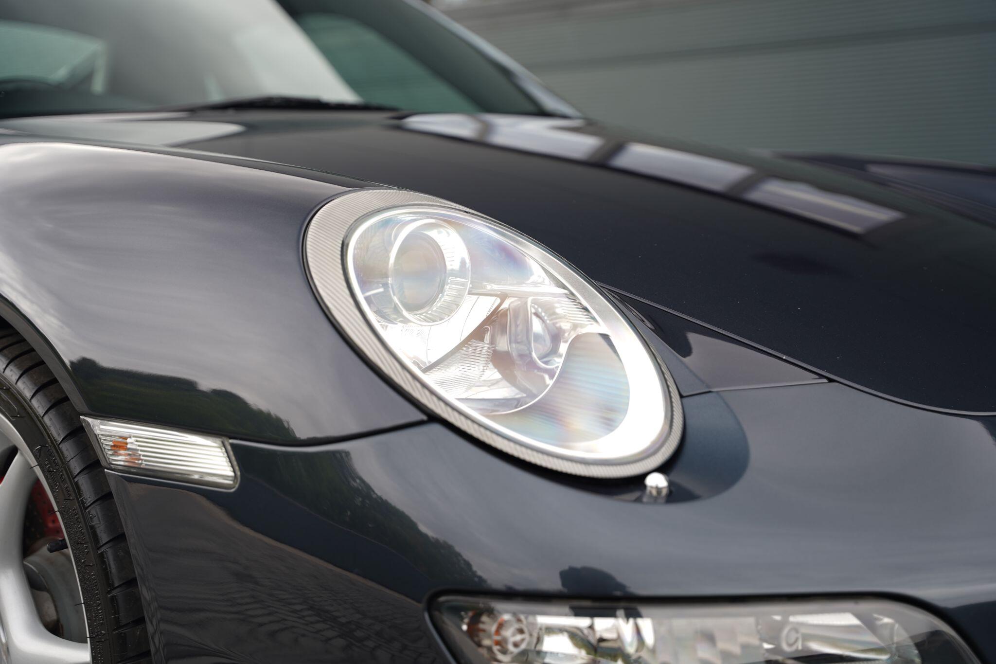 Porsche 911 view 35